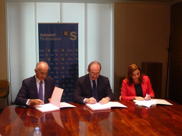 El CECOVA y Banco Sabadell firman un plan de pensiones para las enfermeras de la Comunidad Valenciana