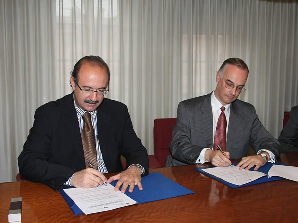 El CECOVA firma un convenio marco de colaboración con la Universidad CEU Cardenal Herrera
