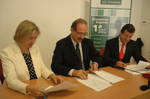 CECOVA y PLUS ULTRA SEGUROS firman un acuerdo de colaboración y crean un producto específico de asistencia sanitaria para los colegiados