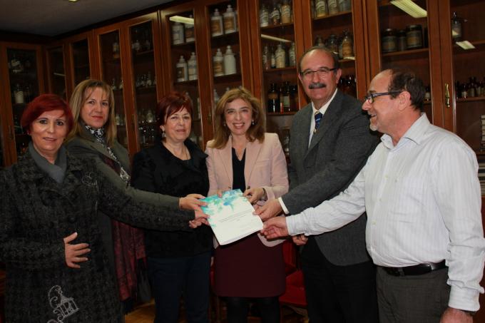 Las matronas entregan a la Conselleria de Sanidad un documento de consenso sobre el futuro de la profesión