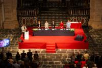Imagen panorámica de la mesa que preside la gala en el Monasterio de San Miguel de los Reyes (Valencia)